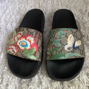 Gucci slides. These will fit a size 7.5 or 8